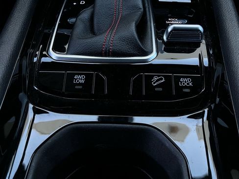 Used 2025 Jeep Compass Trailhawk image 21