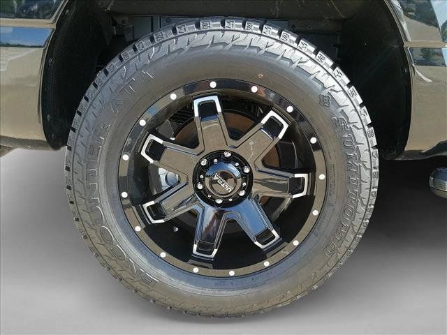 Used 2019 Nissan Titan SV RWD image 15