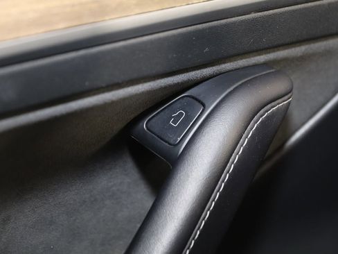 Used 2023 Tesla Model 3 Standard Range image 28