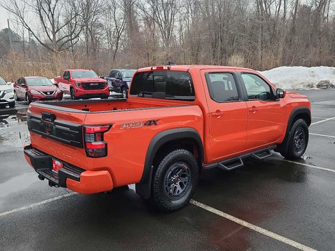 Used 2025 Nissan Frontier PRO-4X image 4