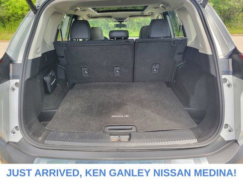 Certified 2023 Nissan Rogue SV w/ SV Premium B Package AWD/4WD image 18