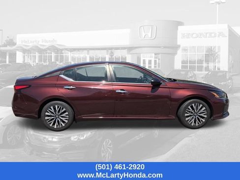 Used 2024 Nissan Altima 2.5 SV FWD image 6