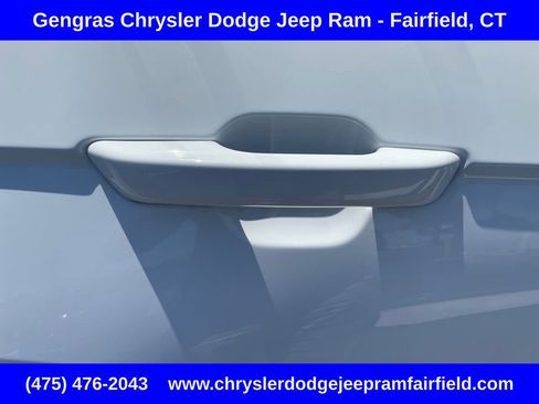 Used 2023 Jeep Grand Cherokee Limited AWD/4WD image 17