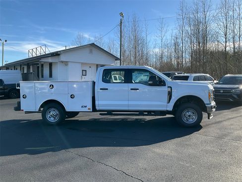 New 2026 Ford F250 XL w/ XL Chrome Package image 4