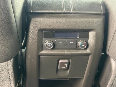 Used 2023 Chevrolet Traverse LT FWD image 29