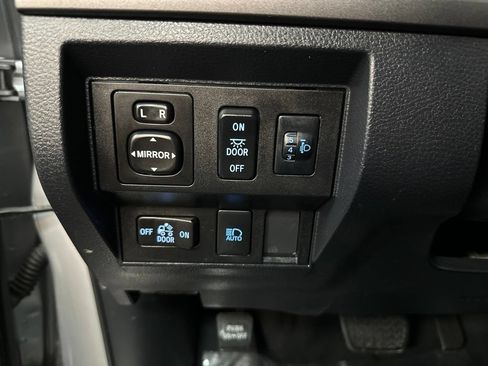 Used 2020 Toyota Tundra SR5 AWD/4WD image 32