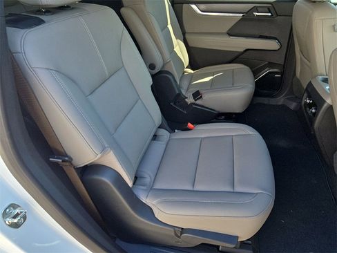 Used 2025 GMC Acadia Elevation w/ Elevation Premium Package image 28