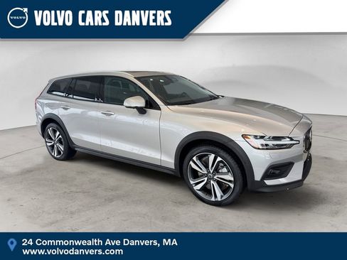 Certified 2025 Volvo V60 B5 Cross Country Plus image 1
