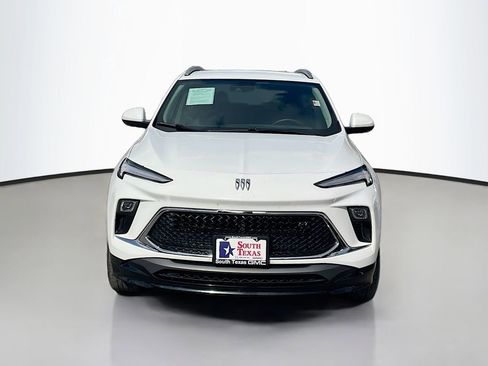 Used 2025 Buick Encore GX Sport Touring image 2