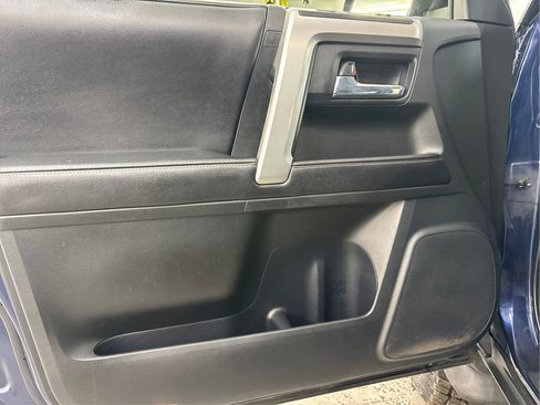Used 2016 Toyota 4Runner SR5 AWD/4WD image 26
