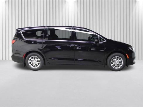 New 2026 Chrysler Voyager LX image 2