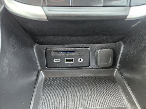 Used 2024 GMC Terrain SLT image 29