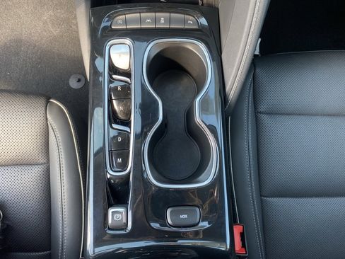 Used 2021 Buick Envision Essence w/ Sport Touring Package image 17