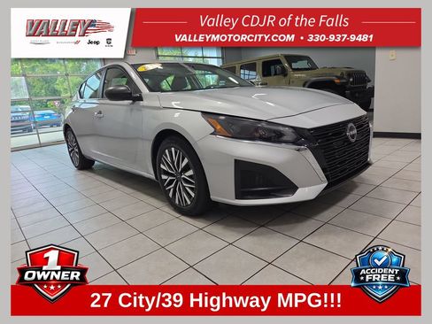 Used 2024 Nissan Altima 2.5 SV FWD image 1
