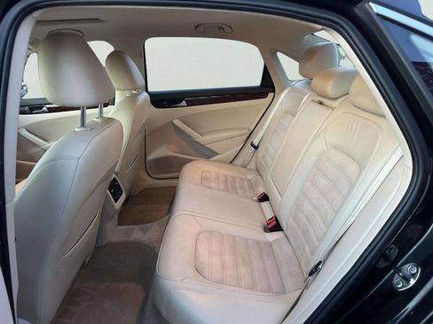 Used 2013 Volkswagen Passat 2.5 SEL Premium image 16