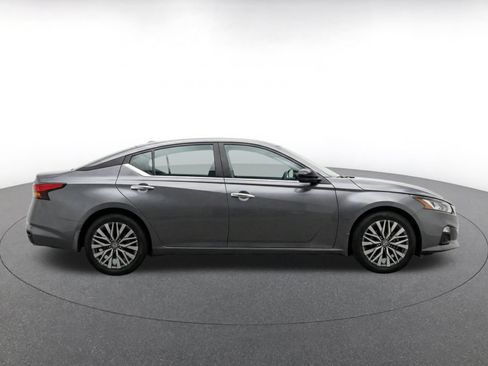 Used 2025 Nissan Altima 2.5 SV FWD image 10