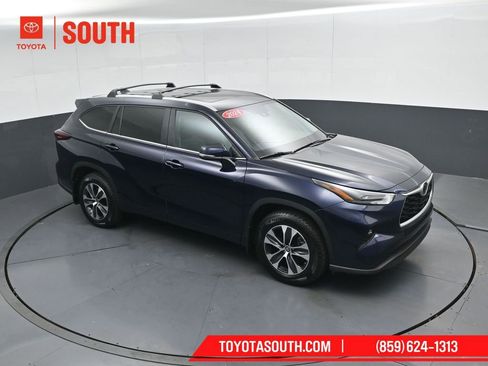 Used 2024 Toyota Highlander XLE AWD/4WD image 52