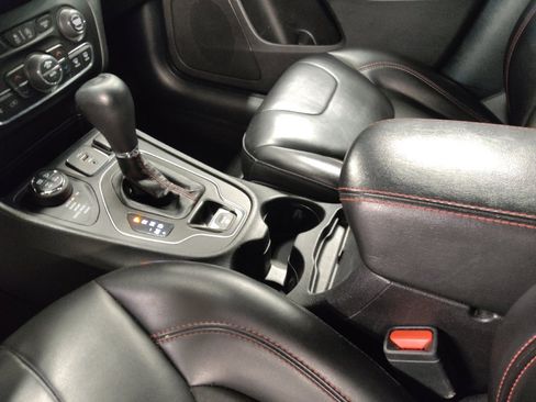 Used 2020 Jeep Cherokee Trailhawk w/ Cold Weather Group image 26