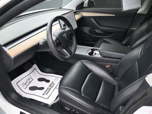 Used 2021 Tesla Model 3 Standard Range Plus image 23
