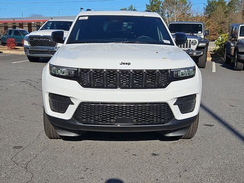 New 2025 Jeep Grand Cherokee Altitude image 17