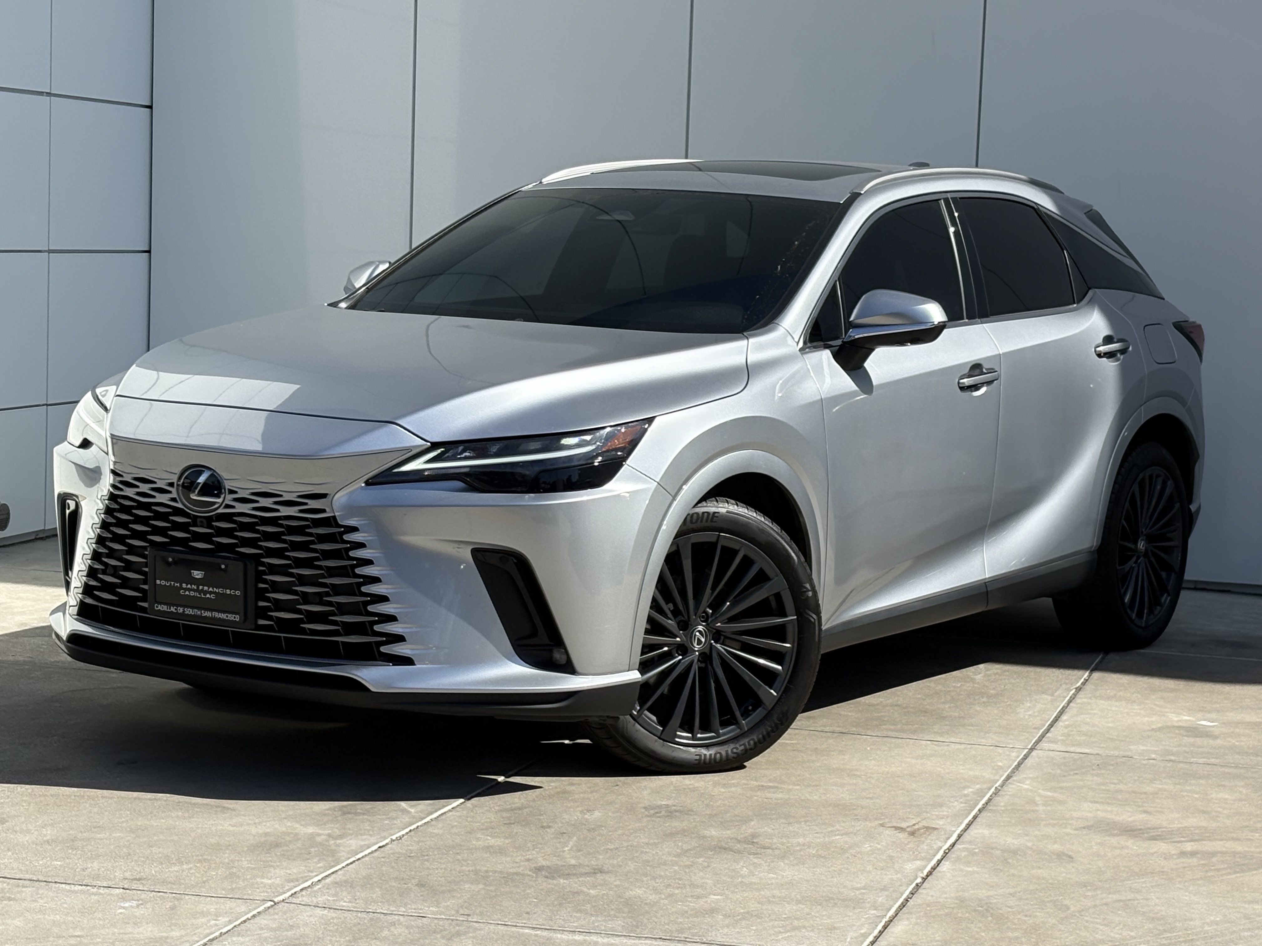 Used 2025 Lexus RX 350h w/ Convenience Package AWD/4WD image 2