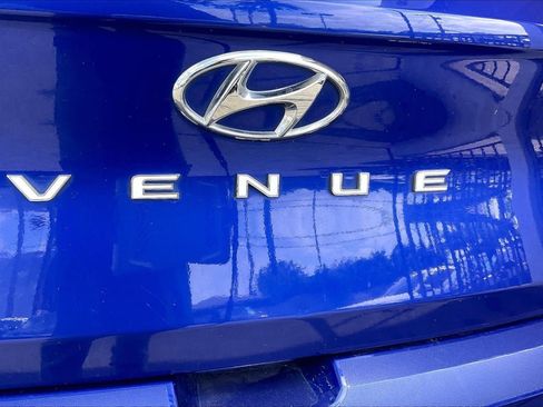 Used 2023 Hyundai Venue Limited FWD image 8