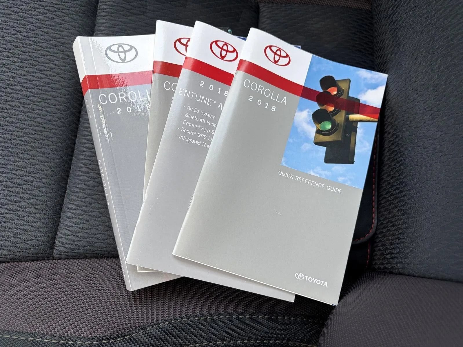 Used 2018 Toyota Corolla LE FWD image 32