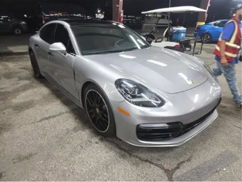 Used 2018 Porsche Panamera 4S image 5