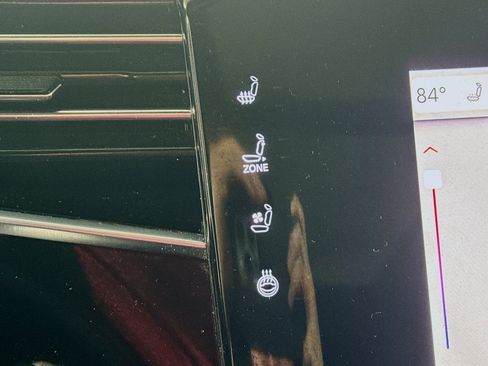 Used 2022 Jeep Wagoneer Series III w/ Premium Group I image 5