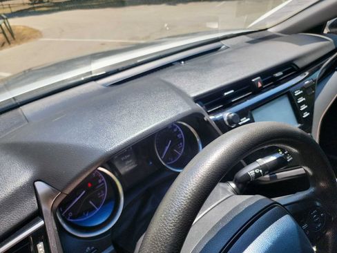 Used 2019 Toyota Camry LE FWD image 21