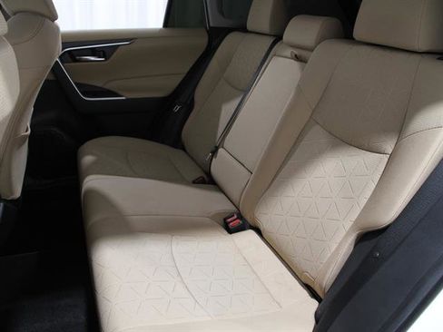 Used 2021 Toyota RAV4 XLE image 17