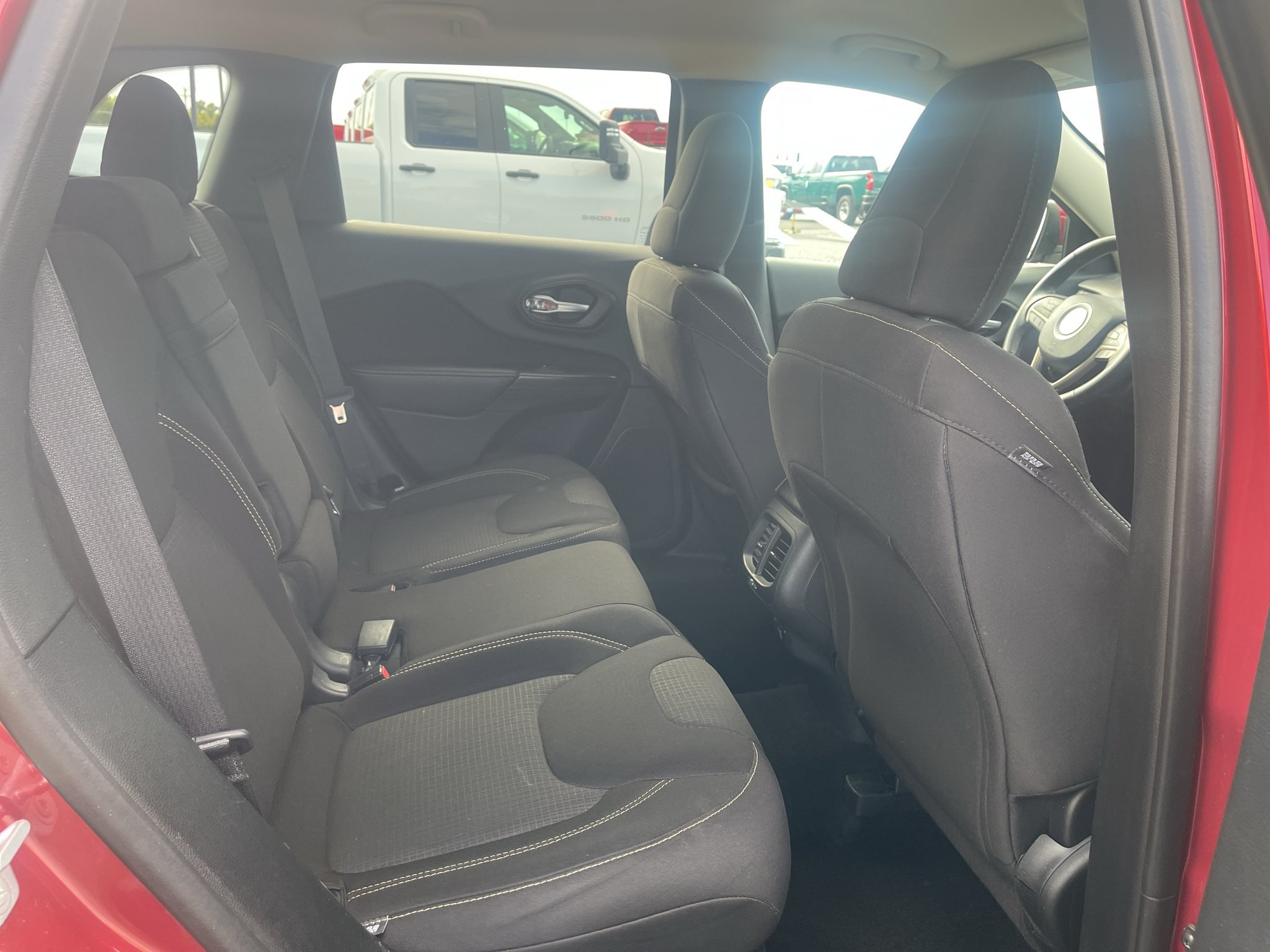 Used 2015 Jeep Cherokee Latitude AWD/4WD image 26