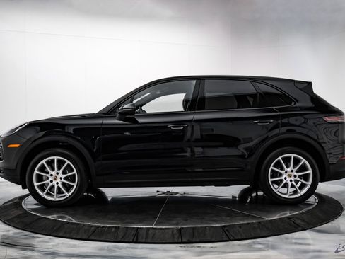 Used 2022 Porsche Cayenne Premium 20-Inch Wheels Trailer w/ Premium Package image 5