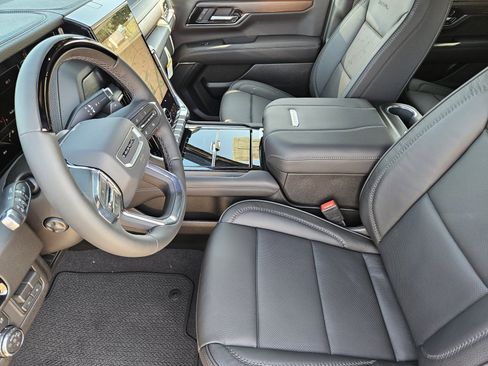New 2026 GMC Yukon Denali w/ Denali Reserve Package AWD/4WD image 9
