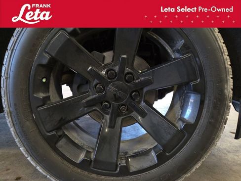 Used 2020 GMC Yukon XL SLT w/ Graphite Performance Edition image 16