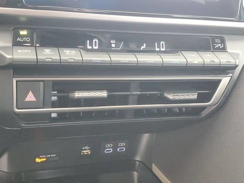 Used 2025 Toyota Camry LE w/ Convenience Package FWD image 29