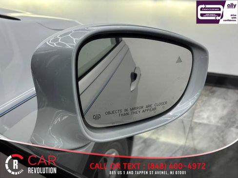 Used 2022 Chrysler Pacifica Touring-L image 65