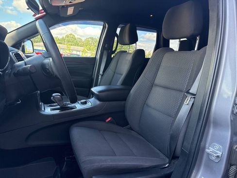 Used 2019 Jeep Grand Cherokee Laredo AWD/4WD image 8