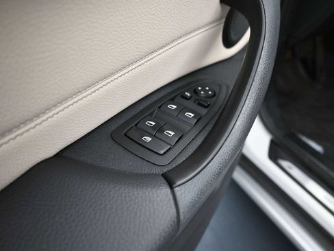 Used 2016 BMW X1 xDrive28i image 9