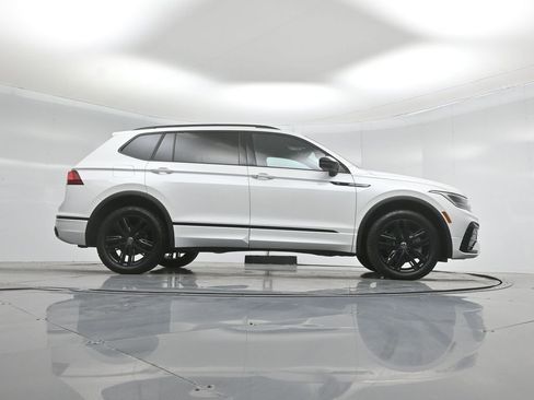 Used 2022 Volkswagen Tiguan SE R-Line FWD image 46