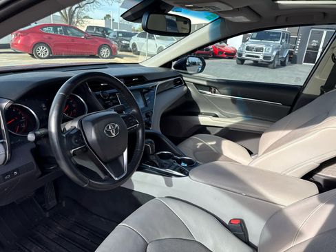 Used 2018 Toyota Camry XSE image 5