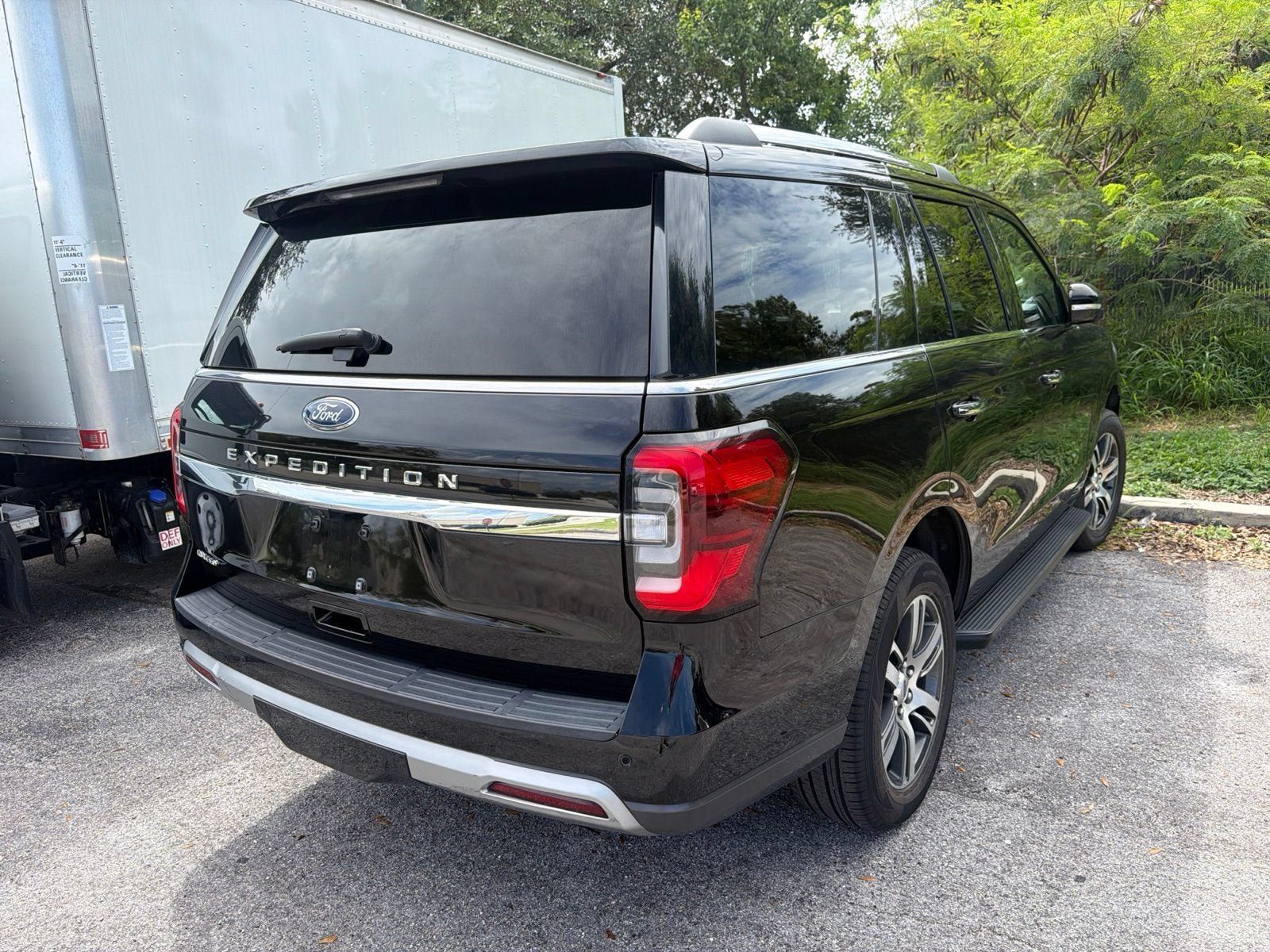 Used 2024 Ford Expedition Limited AWD/4WD image 11
