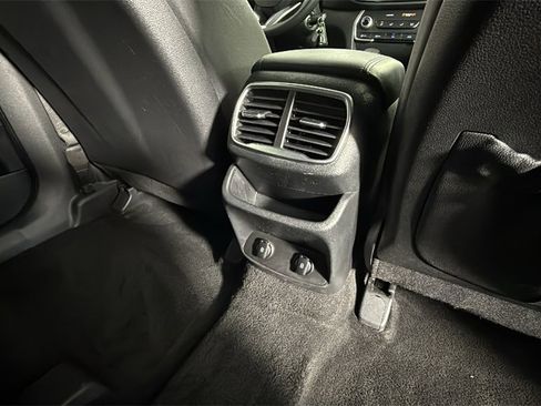 Used 2019 Hyundai Santa Fe SE image 30