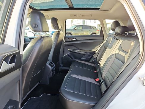 Certified 2023 Volkswagen Taos SEL image 9