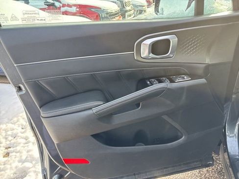 Certified 2022 Kia Sorento SX image 9