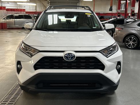 Used 2021 Toyota RAV4 XLE AWD/4WD image 3