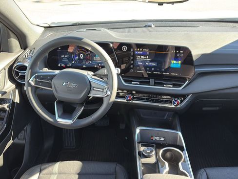 New 2026 Chevrolet Equinox LT w/ Convenience Package II image 9