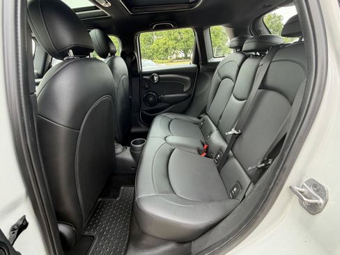 Used 2022 MINI Cooper 4-Door Hardtop w/ Premium Package FWD image 23