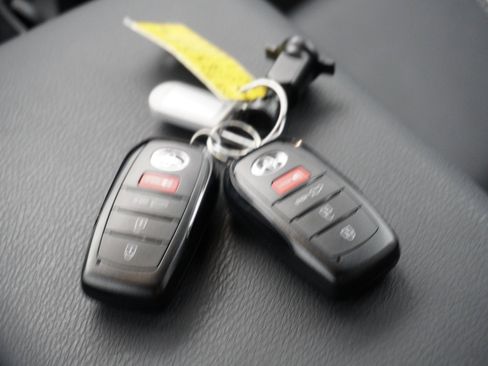 Used 2025 Toyota Camry SE image 17