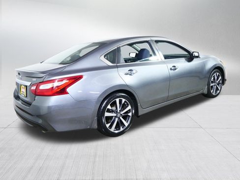 Used 2016 Nissan Altima 2.5 SR FWD image 7